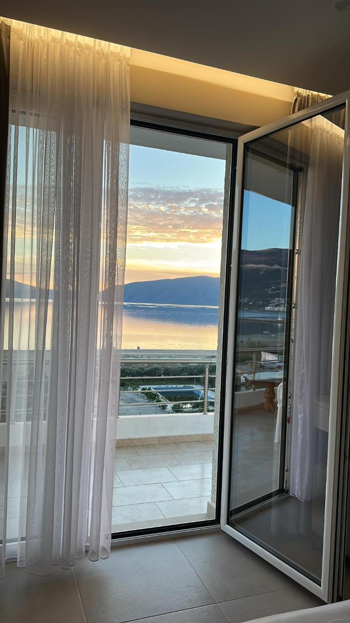 Sea View Apartment Luxury Vlore Exterior photo